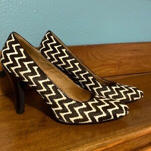 Sofft excellent shape, 8.5 dark brown and white zebra print heels worn once.